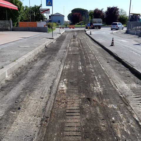 Lavori di ripristino pavimentazione stradale a Macerone